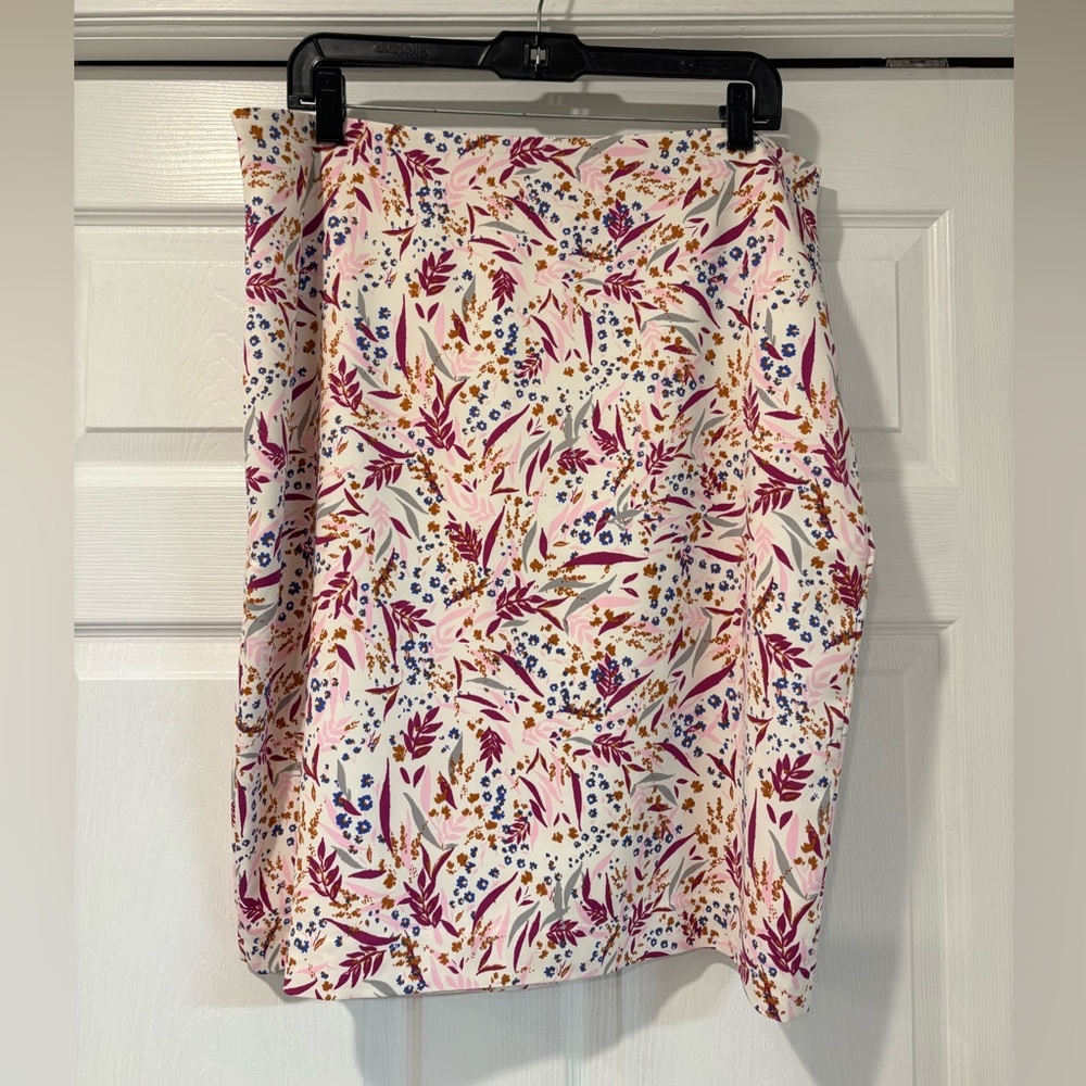 Ann Taylor Pink and Purple Floral Pencil Skirt Size 14